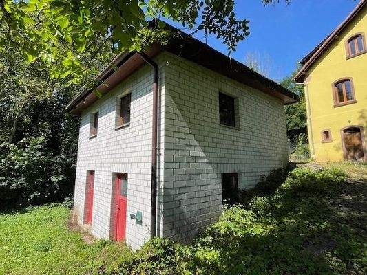 Rückseite der Doppelgarage 