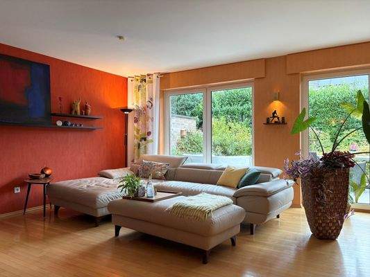Wohnbereich mit einem tollen Ausblick ins Grüne