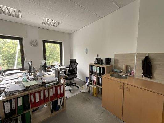 Büro mit Pantryküche im 1. OG