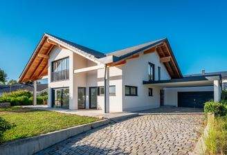Neuerbaute Landhausvilla