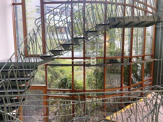 Licht im Atriumtreppenhaus