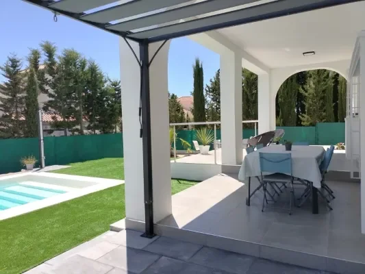 überdachte Terrasse