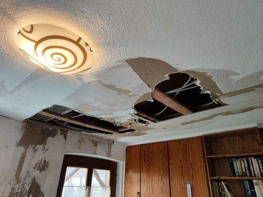 59) Wasserschaden im EG.jpg