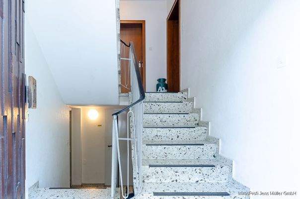Treppenhaus - Reinigung erfolgt durch Reinigungskr