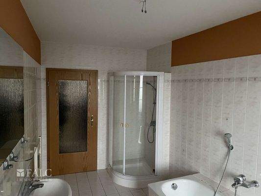 Bad Obergeschoss Vorderhaus