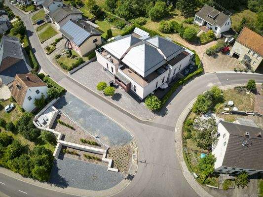 Haus und Baugrundstück