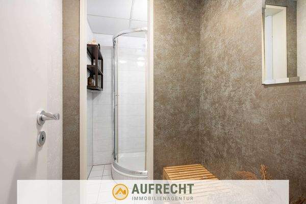 Badezimmer mit Dusche