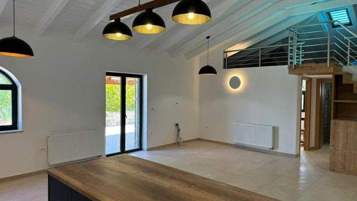 Kreta, Kournas: Malerisches Steinhaus mit bezauberndem See- und Meerblick zu verkaufen