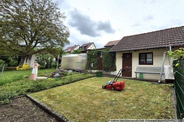 Garten mit Gerätehaus