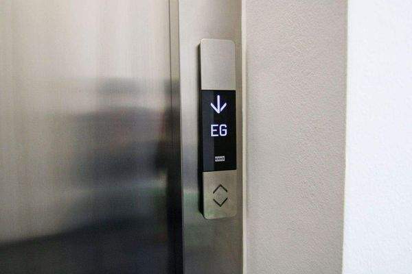 Aufzug vorhanden!