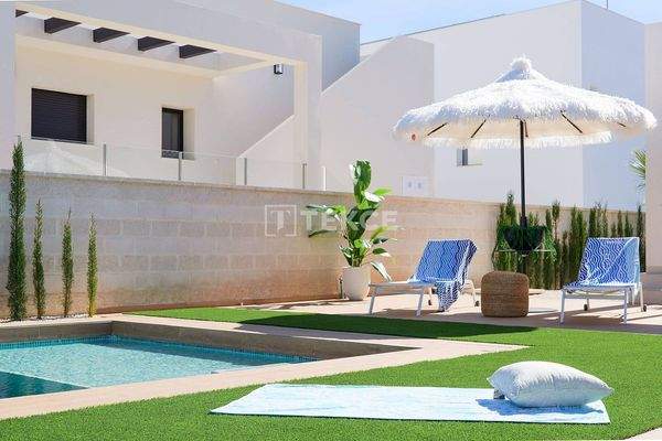 Elegant Detached Villas with Private Pools in Rojales