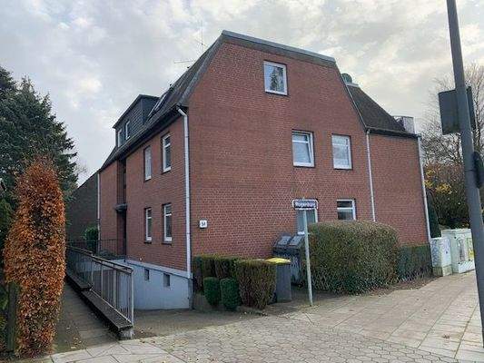 recht Nachbarbebauung Straßenansicht