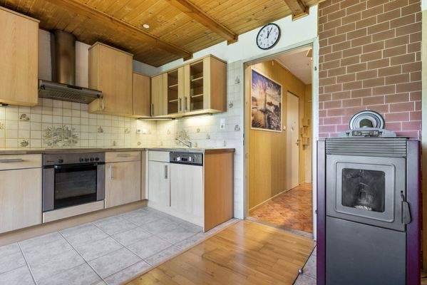 Blick zur Küche und Pelletofen