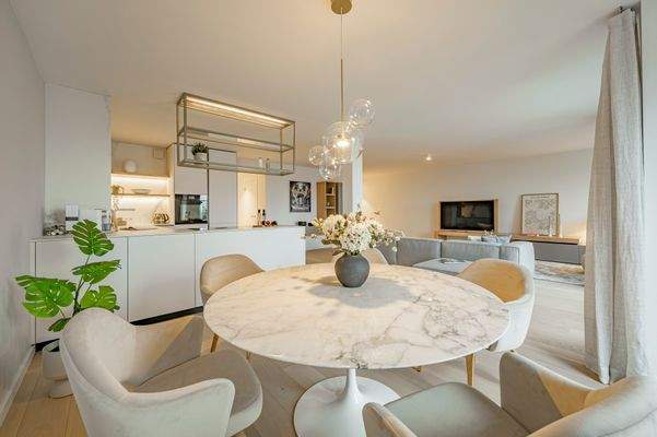 Offene Wohnküche mit Essplatz