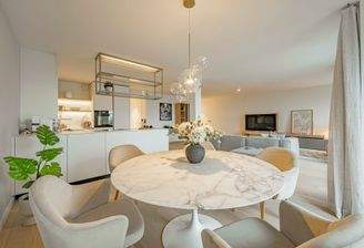 Offene Wohnküche mit Essplatz