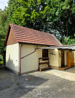 Nebengebäude mit WC