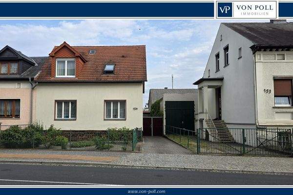 das Haus mit kleinem Vorgarten