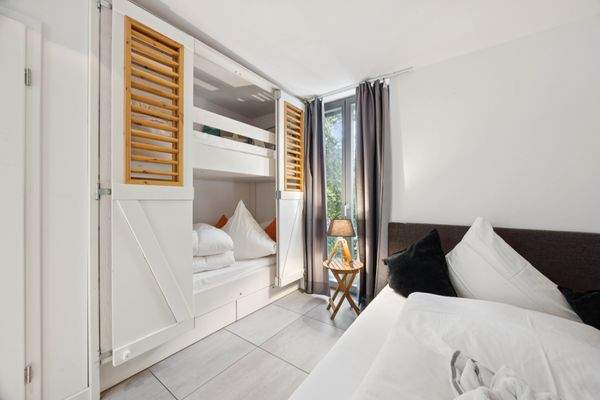 Schlafzimmer mit Kinderbetten