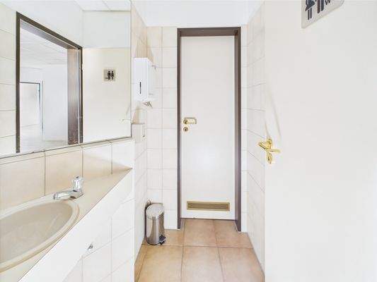 Gäste-WC (aktuell WC 1)