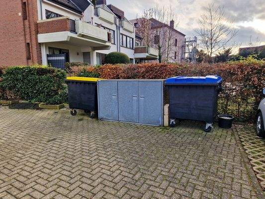 Platz für die Mülltonnen