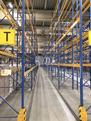 Innenansicht Halle - JLL