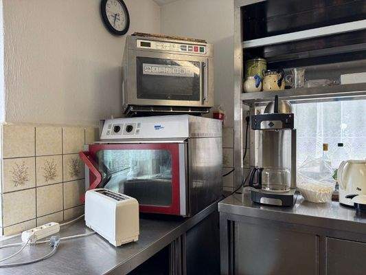 Umluftbackofen und Mikrowelle