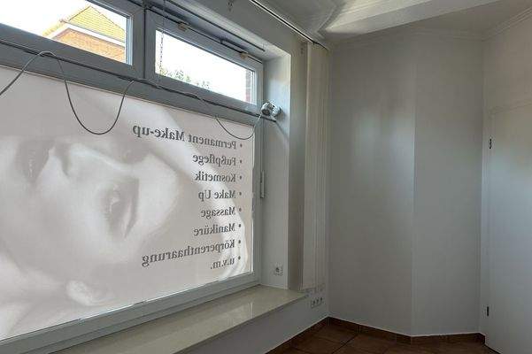 Raum 1 mit Waschbecken