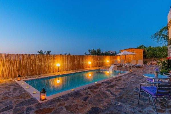 Kreta, Pigianos Kampos: Stilvolle Villa mit beheiztem Pool und Gästestudio in der Nähe von Rethymno zu verkaufen