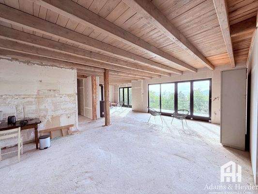 Blick von Küche ins Wohnzimmer