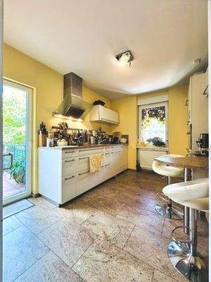 Küche (Zugang Balkon 2)