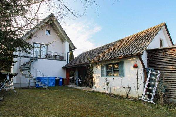 Außenansicht Garten + Garage