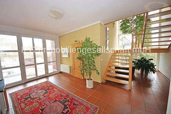 Diele im EG mit Zugang zum DG