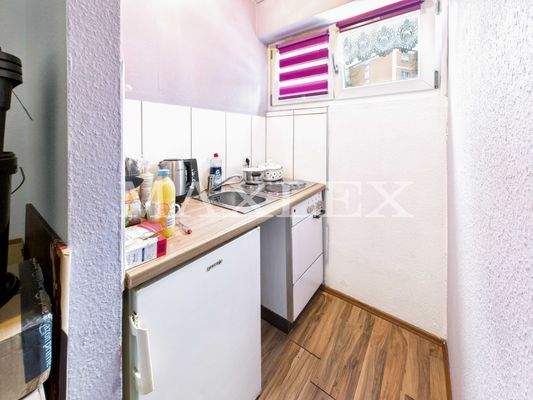 CAM04502G0-PR0048-STILL002-cmpr