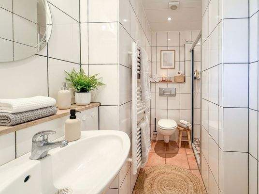 [KI-optimiertes Foto] Badezimmer