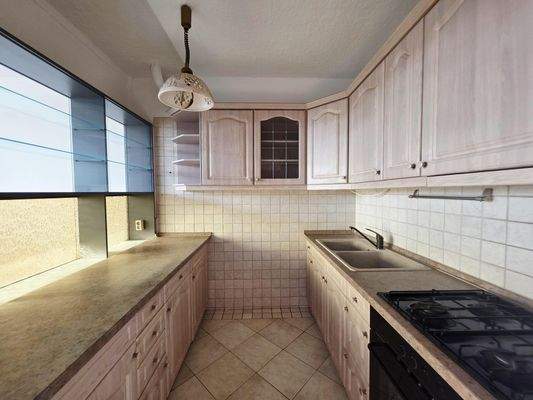 Küchenbereich mit Einbauküche