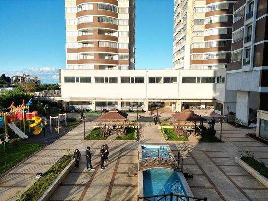 Middle-Floor Apartment in a Complex with Pool and Gym in Trabzon