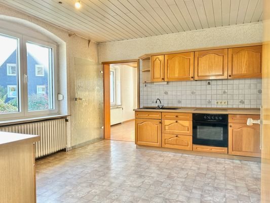 große Küche als Durchgangszimmer