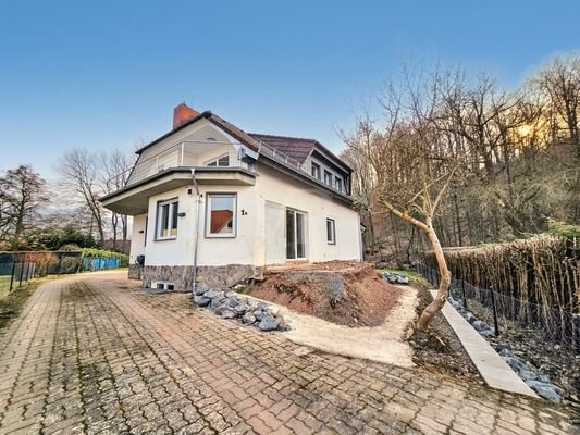Ansicht Süd Westen mit Zufahrt