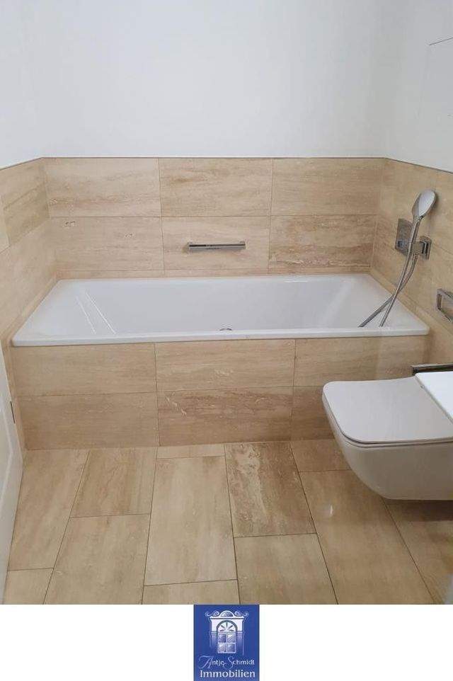 Eindrucksvoll und attraktiv Wohnen in exklusiver Lage am historischen Neumarkt! - Foto 5