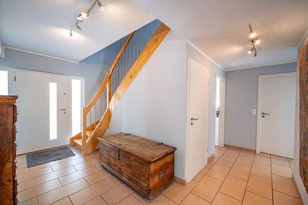 Einladender Flur im Erdgeschoss