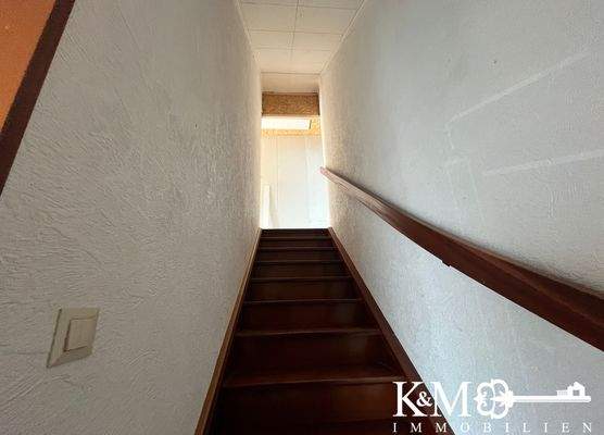 Treppe zum Dachgeschoss