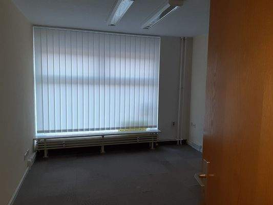 Zimmer Straßenfront links