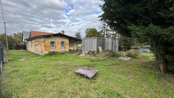 vorderer Teil d. Grundstück mit Altbestand