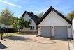 Ansicht mit Garage