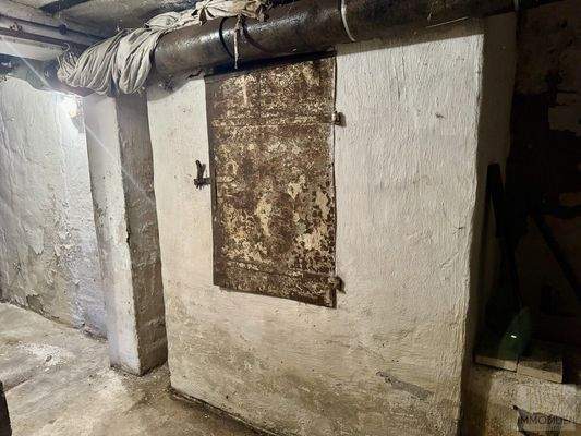 KG: Hauseigener Räucherofen