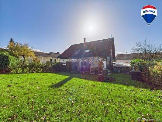 RE/MAX Immobilien DeLux Einfamilienhaus Niederlosheim Rückansicht