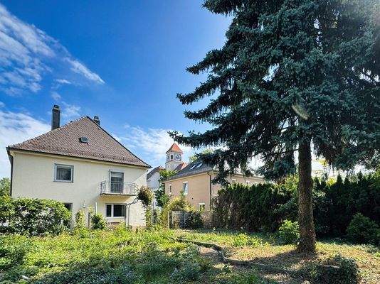 Blick vom Garten zum Haus