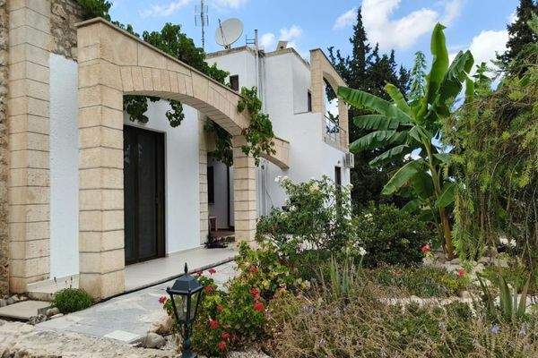 Kreta, Pemonia: Ruhiges und weitläufiges Anwesen zu verkaufen