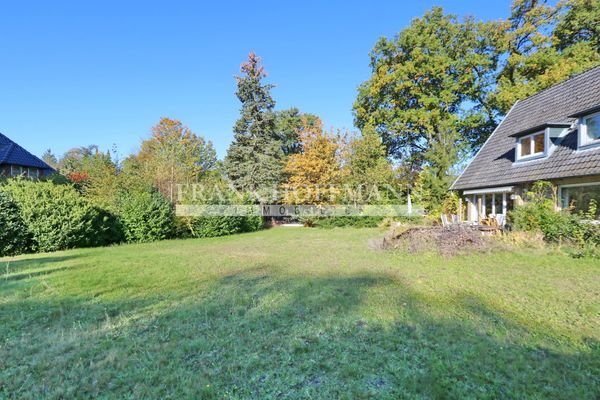 Hausrückseite mit Garten