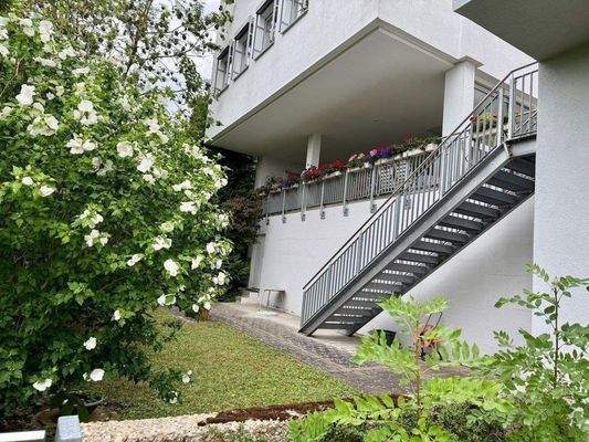 Eigener Garten, Terrassen unten und rechts oben